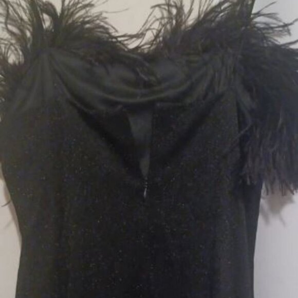 Vintage Alex Evenings black gown with Ostrich feathers - Picture 3 of 13